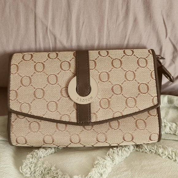 Oroton Bags Oroton Signature O Clutch Poshmark